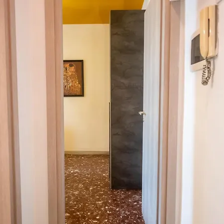 Yellow Pop - Design E Colore A ローマ